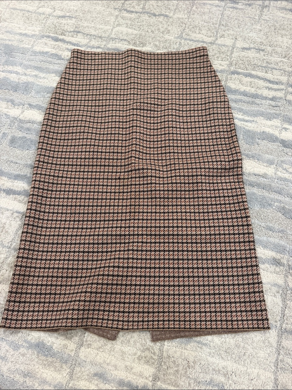 Theory Stretch Knit Houndstooth Pencil Skirt in Beige and Black